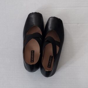 Fashion to Figure Elegant Black Cross-Strap Flats